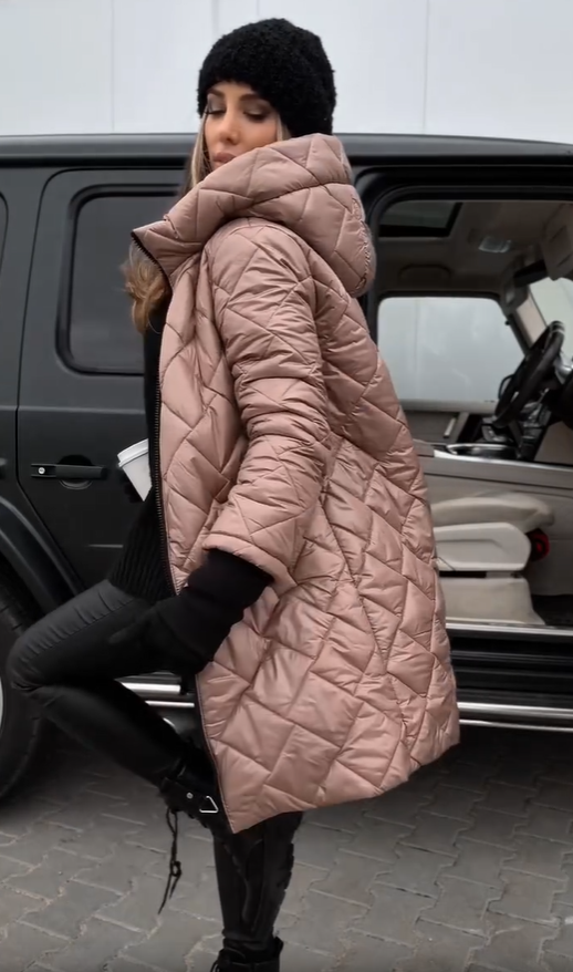 Bogna - Elegancka pikowana kurtka puchowa z kapturem