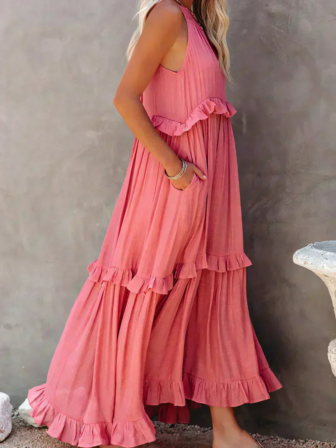 ANETA - Elegancka sukienka bez rękawów z falbankami