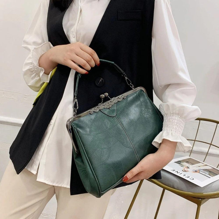 Mila - Torebka w stylu vintage zapinana na klapę